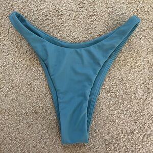 Breeze chuns bottoms size small